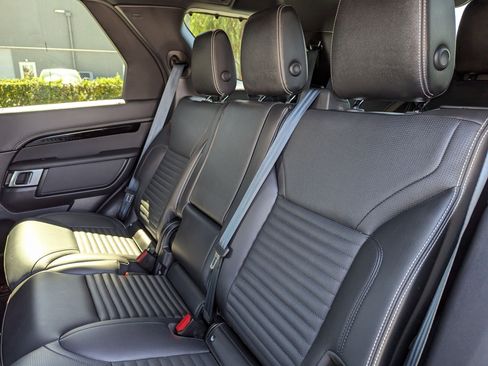 Used 2023 Land Rover Discovery S R-Dynamic image 32