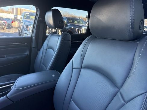 Used 2024 Buick Enclave Essence w/ Experience Buick Package image 13