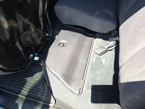 Used 2018 Toyota Tacoma TRD Sport AWD/4WD image 37