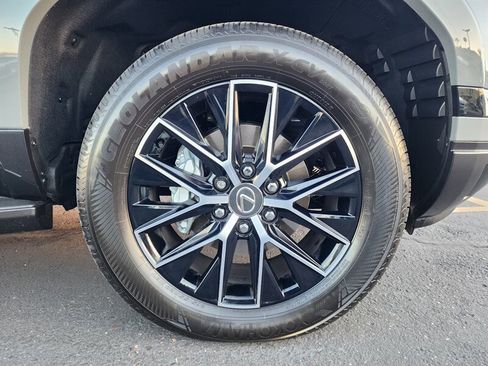 Used 2025 Lexus GX 550 w/ Accessory Package (2T) image 23