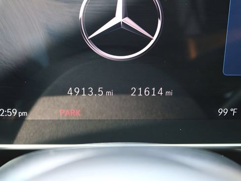 Used 2025 Mercedes-Benz GLC 300 4MATIC image 26
