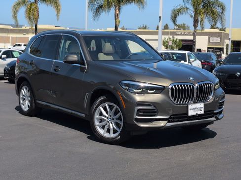 Used 2022 BMW X5 xDrive40i w/ Premium Package AWD/4WD image 2