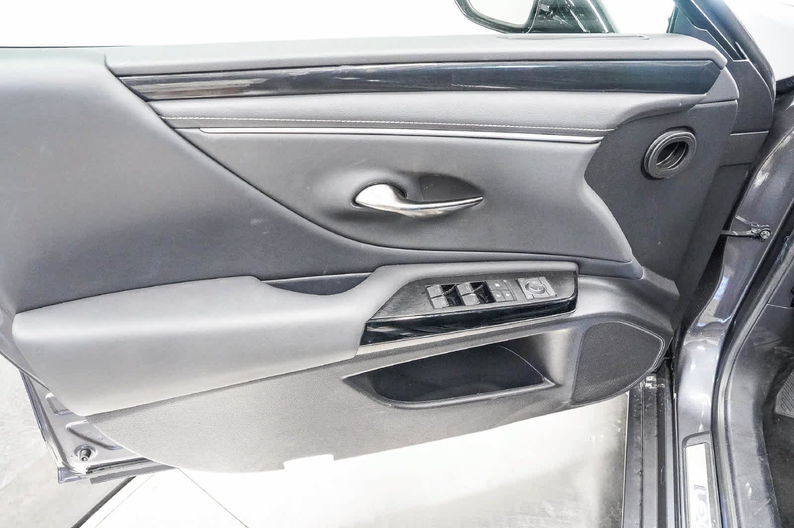 Used 2025 Lexus ES 350 w/ Accessory Package (Z2) FWD image 9