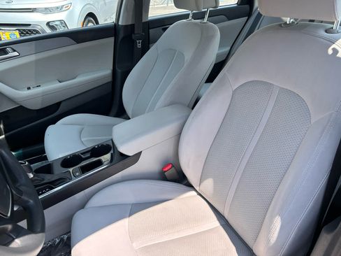 Used 2017 Hyundai Sonata SE FWD image 11