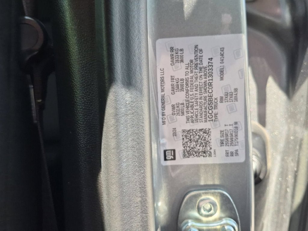 Used 2024 Chevrolet Colorado W/T RWD image 35