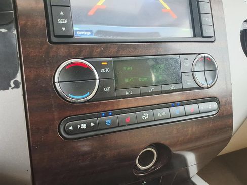 Used 2014 Ford Expedition EL XLT w/ Equipment Group 202A RWD image 23