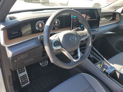 New 2026 Volkswagen Tiguan SEL R-Line image 21