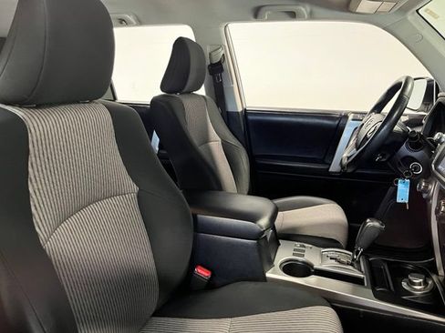 Used 2017 Toyota 4Runner SR5 AWD/4WD image 10