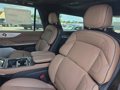 New 2026 Lincoln Navigator Black Label AWD/4WD image 14