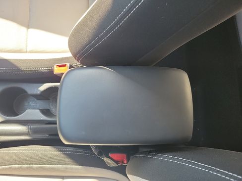 Used 2025 Hyundai Venue SEL FWD image 16