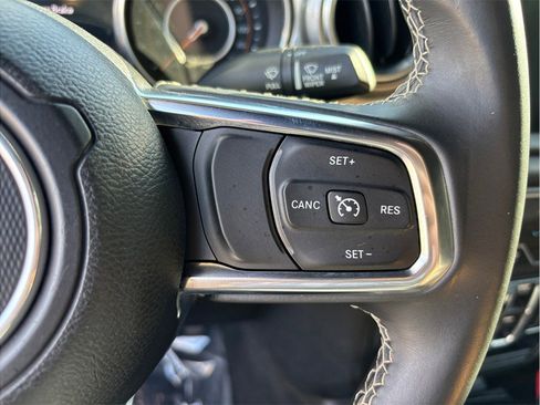 Used 2018 Jeep Wrangler Unlimited Sahara image 20