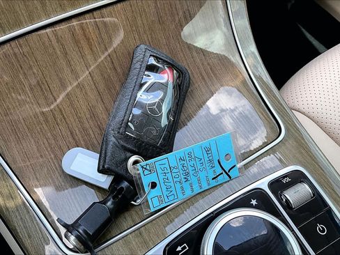 Used 2018 Mercedes-Benz GLC 300 image 14