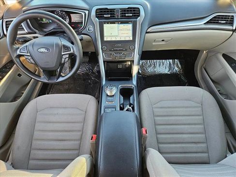 Used 2019 Ford Fusion SE image 16