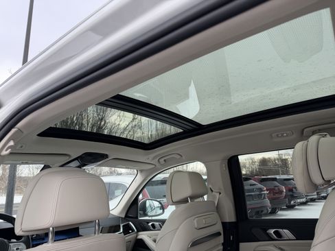 Used 2024 BMW X7 xDrive40i w/ Executive Package image 27
