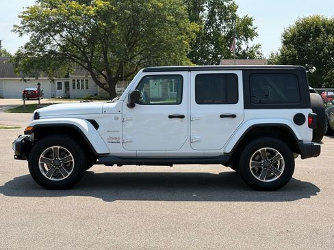Used 2019 Jeep Wrangler Unlimited Sahara AWD/4WD image 5