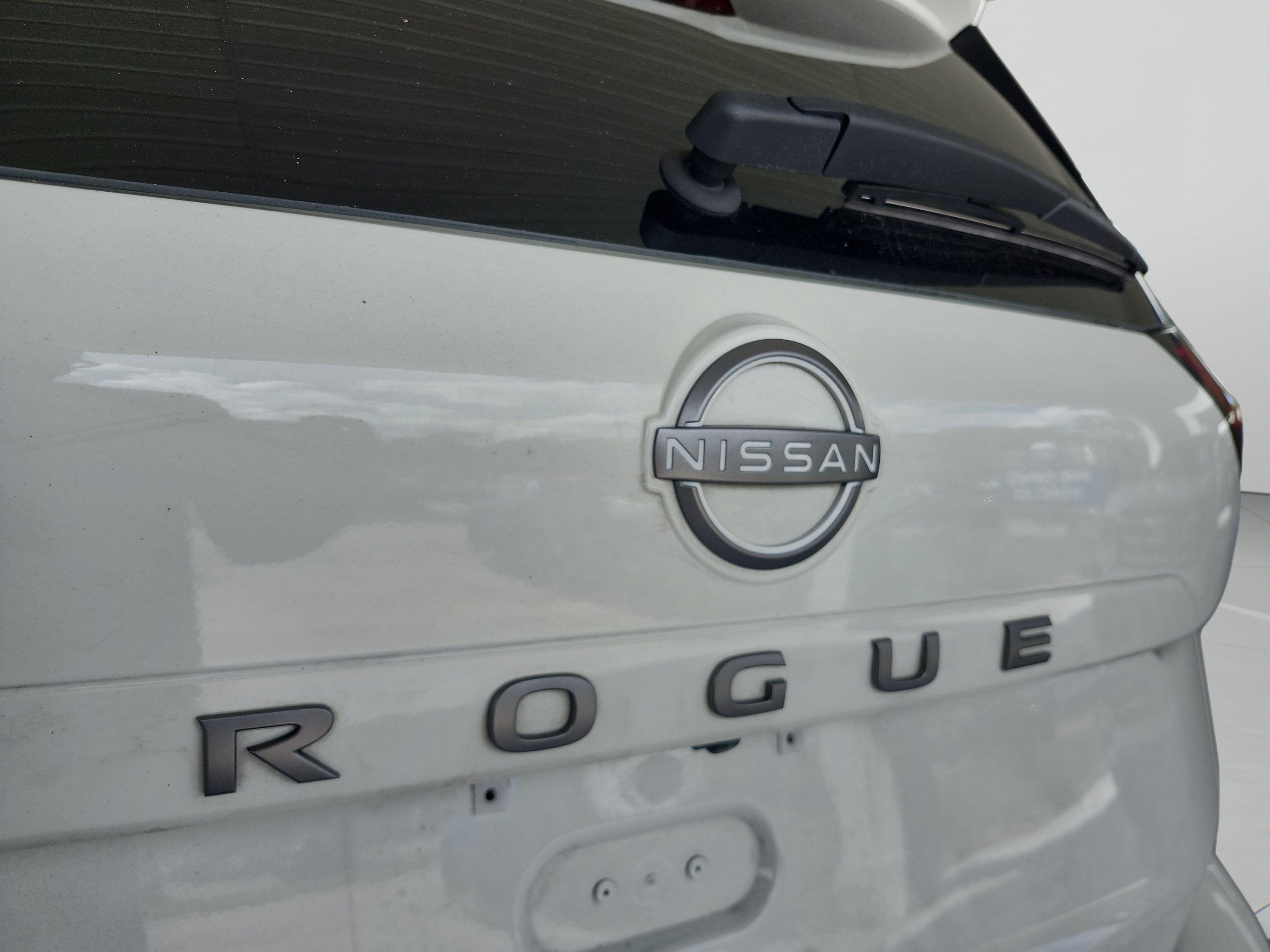 Used 2024 Nissan Rogue S FWD image 27