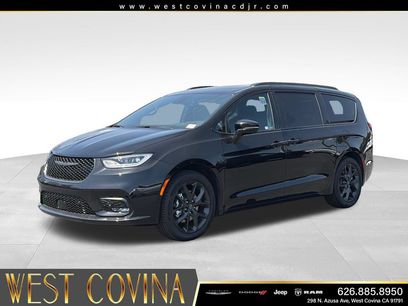New 2026 Chrysler Pacifica Select w/ S Appearance Package