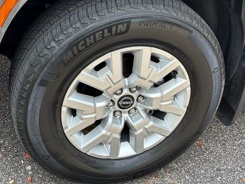 Used 2023 Nissan Frontier SV w/ SV Convenience Package RWD image 11
