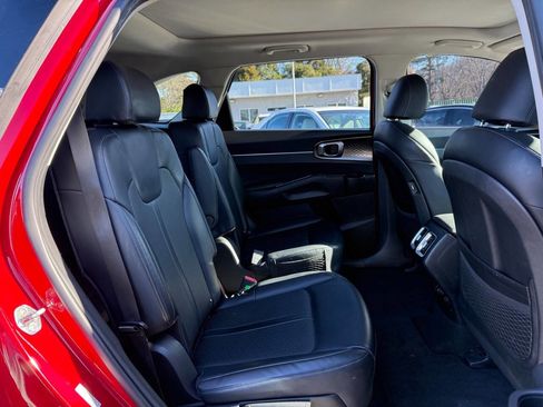 Used 2021 Kia Sorento EX image 17