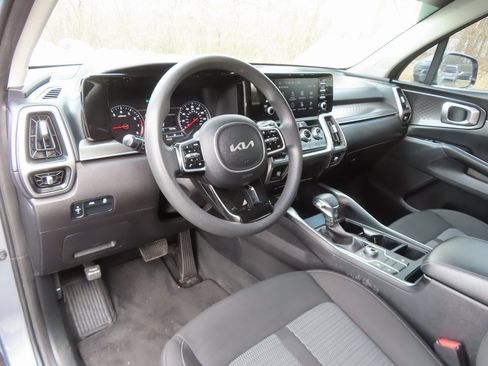 Used 2022 Kia Sorento LX image 16