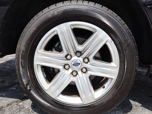 Used 2019 Ford Expedition XLT w/ Equipment Group 202A RWD image 29