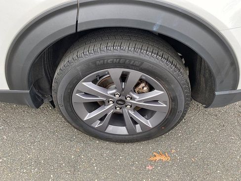 Certified 2022 Ford Explorer XLT w/ Equipment Group 202A image 15