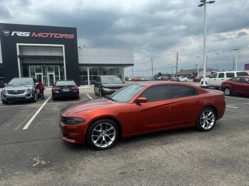 Used 2020 Dodge Charger SXT w/ Plus Group RWD image 2