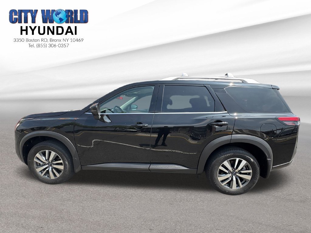 Used 2025 Nissan Pathfinder SL AWD/4WD image 2