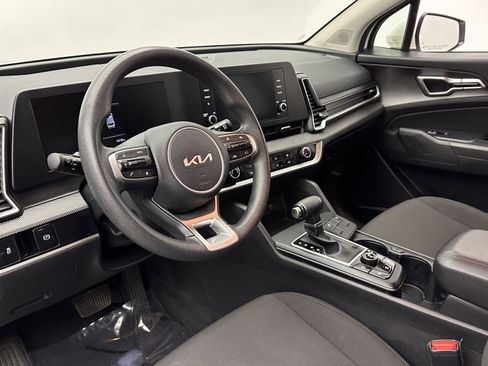 Used 2024 Kia Sportage LX image 8