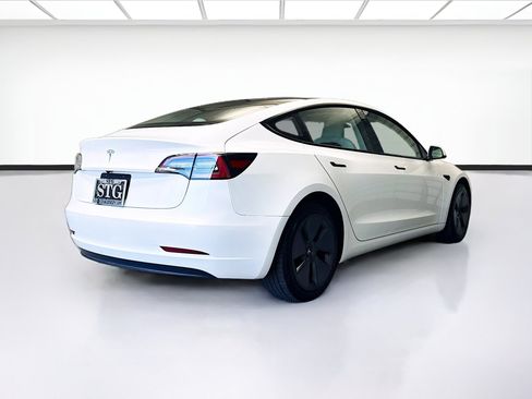 Used 2023 Tesla Model 3 Standard Range RWD image 4