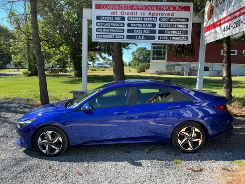 Used 2023 Hyundai Elantra SEL w/ Convenience Package FWD image 2