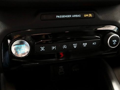 Certified 2024 Ford Escape Platinum image 34