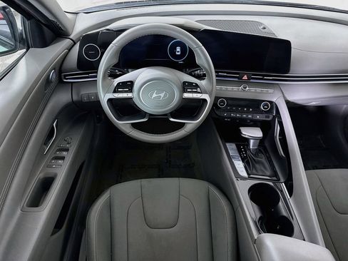 Certified 2025 Hyundai Elantra SEL FWD image 4