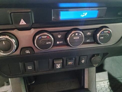 Used 2021 Toyota Tacoma TRD Off-Road image 37