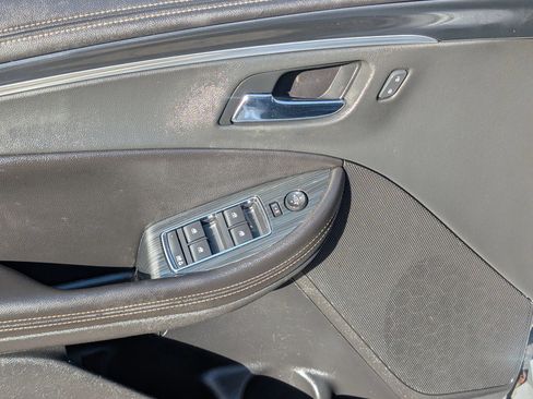Used 2019 Chevrolet Impala LT FWD image 16