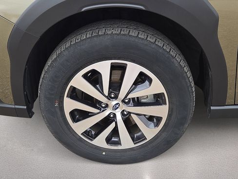 Used 2025 Subaru Outback Premium AWD/4WD image 10