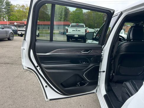 Used 2023 Jeep Grand Cherokee L Overland AWD/4WD image 18