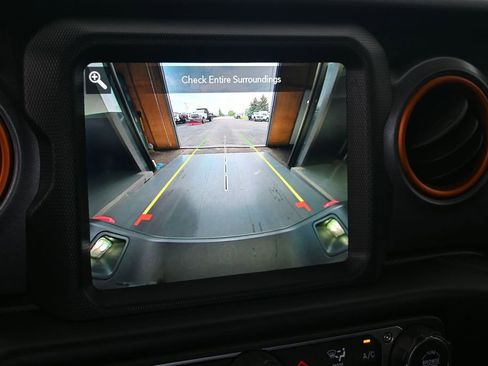 Used 2022 Jeep Gladiator Mojave w/ Cold Weather Group AWD/4WD image 31
