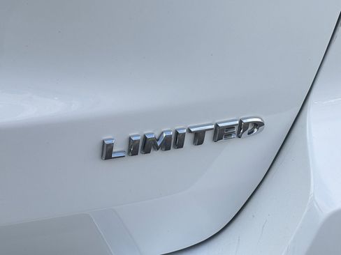 Used 2017 Jeep Grand Cherokee Limited image 13