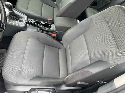 Used 2016 Volkswagen Golf S FWD image 21