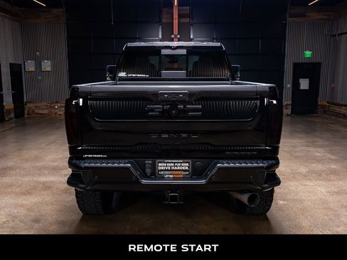 Used 2024 GMC Sierra 2500 Denali Ultimate AWD/4WD image 7