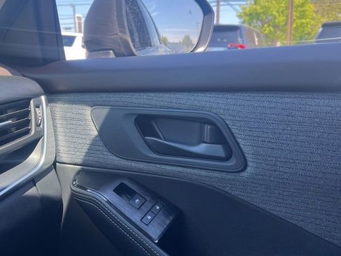 Used 2022 Nissan Rogue S AWD/4WD image 24