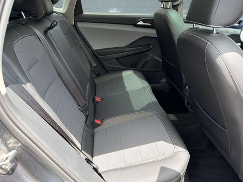 Used 2023 Volkswagen Taos SE w/ Panoramic Sunroof Package AWD/4WD image 29