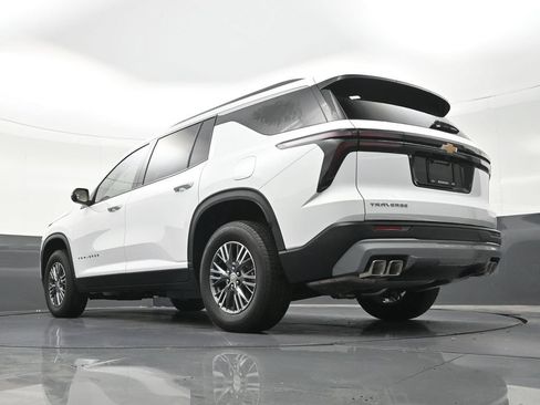 Used 2026 Chevrolet Traverse LT FWD image 26
