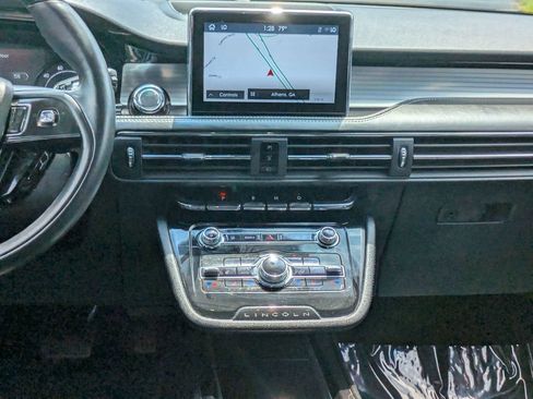 Used 2022 Lincoln Corsair AWD w/ Premium Package image 19