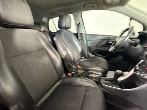 Used 2019 Chevrolet Trax LT w/ LT Convenience Package AWD/4WD image 29