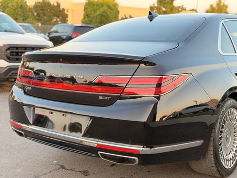 Used 2020 Genesis G90 3.3T Premium RWD image 12