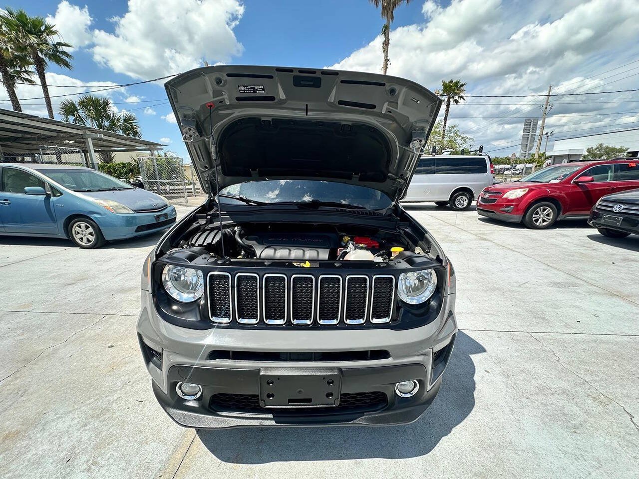Used 2020 Jeep Renegade Latitude w/ Cold Weather Group AWD/4WD image 16