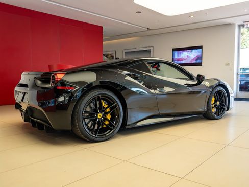 Certified 2018 Ferrari 488 GTB RWD image 6