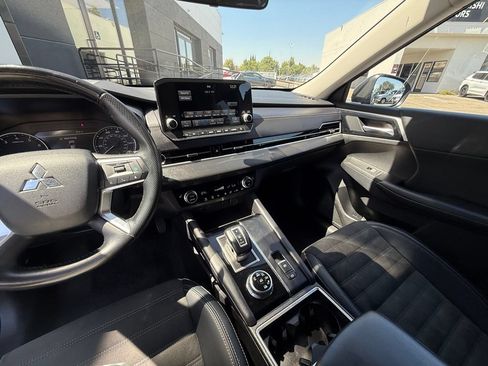 Used 2024 Mitsubishi Outlander SE AWD/4WD image 24